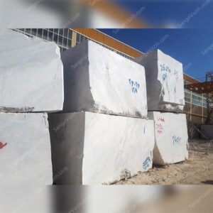 الكتل الخام لحجر أزنا