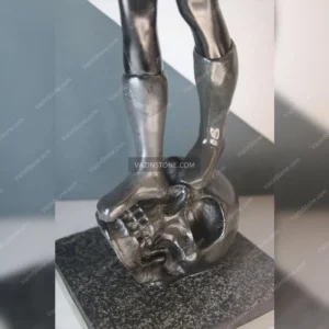 تمثال مديسا الحجري