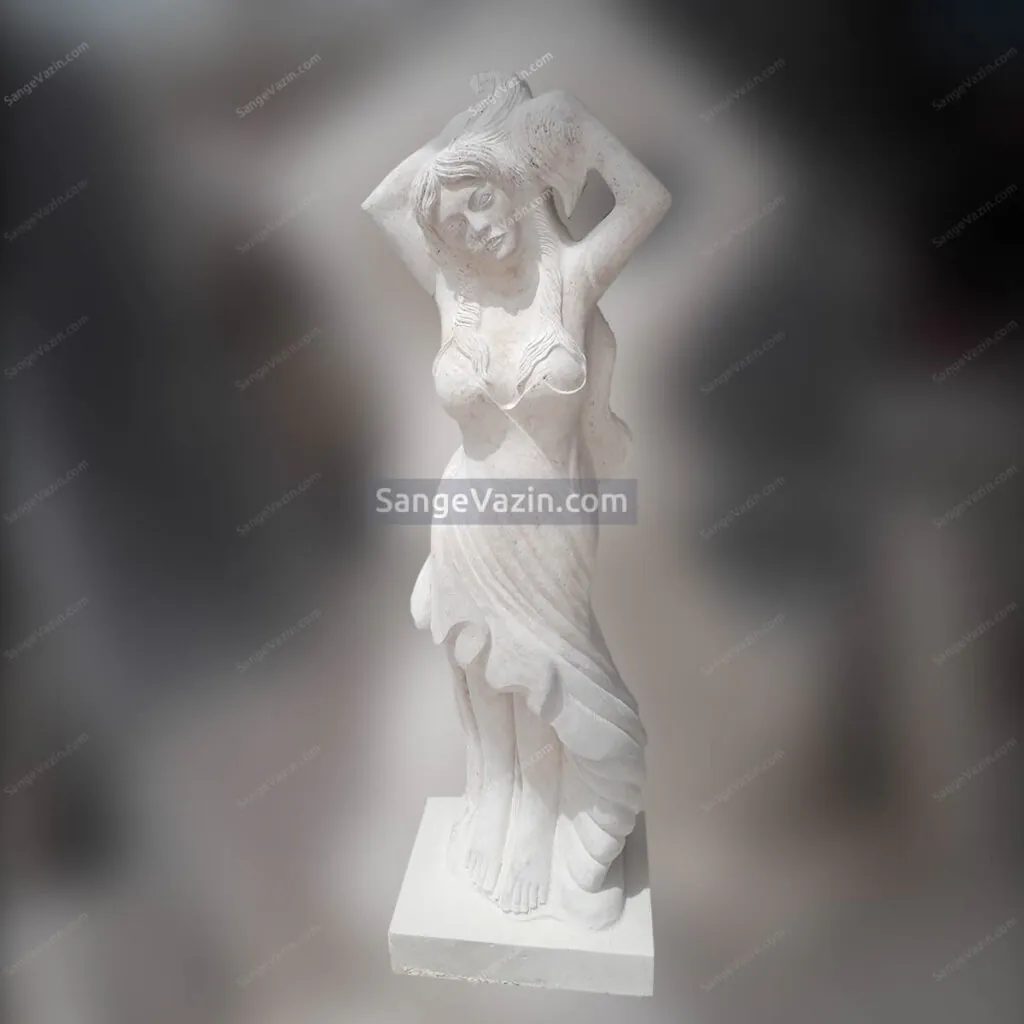 تمثال حجري لامرأة تحمل جرة
