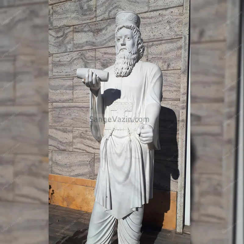 تمثال حجري لكوروش