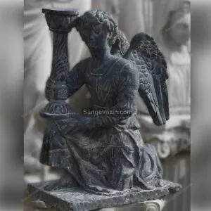 تمثال الملاك وهو جالس