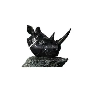 تمثال رأس وحيد القرن