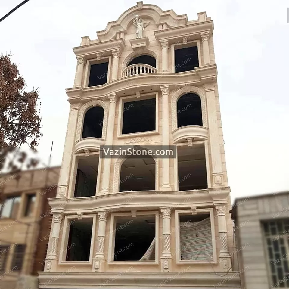 الواجهة الرومانية لعمود الحجر الترافرتین