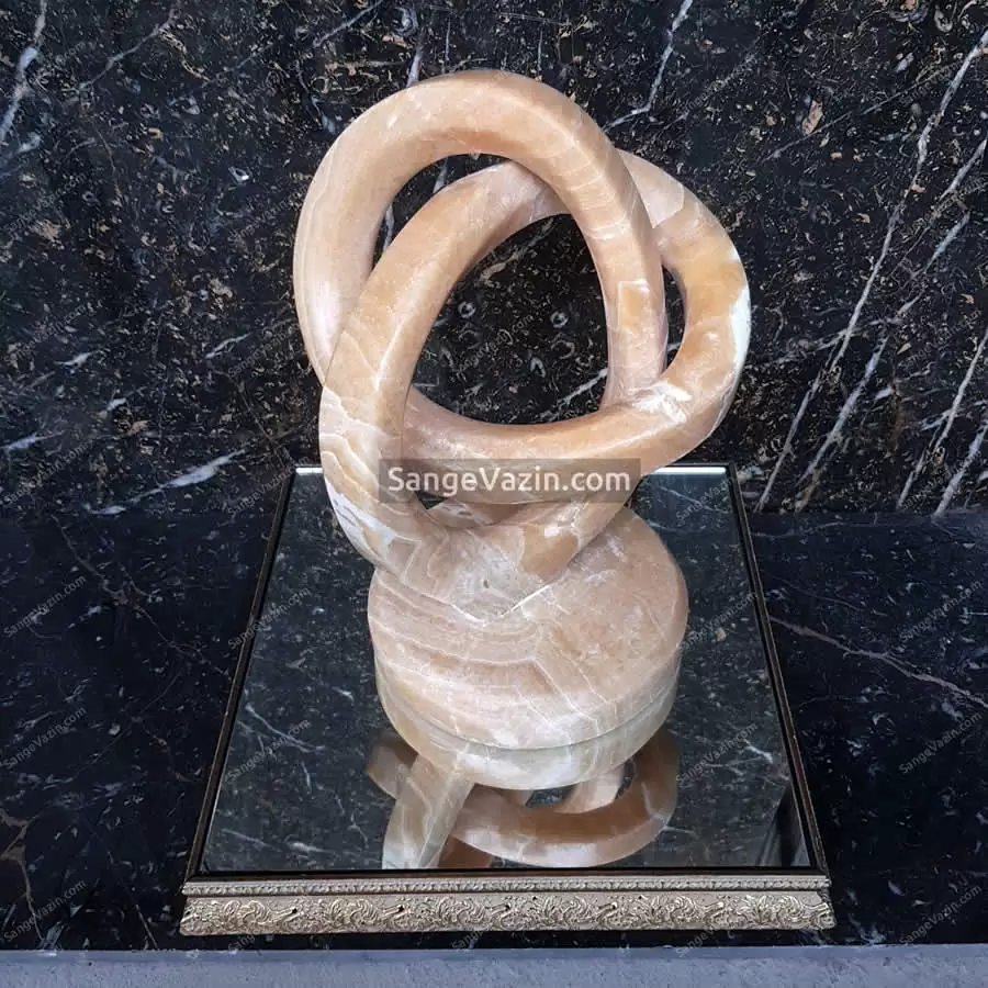 تمثال القلب بشكل جميل