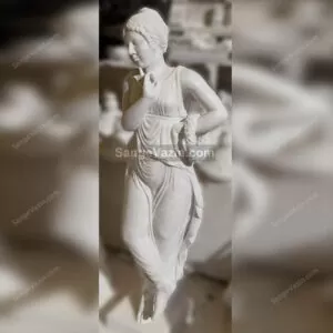 تمثال المرأة الرومانية الجميلة