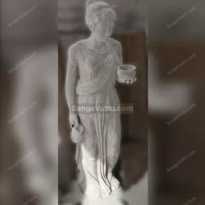 تمثال المرأة الرومانية القديمة