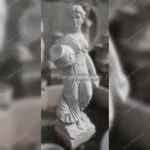 تمثال امرأة رومانية تحمل الجرة