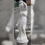 تمثال امرأة تحمل الجرة على كتفها