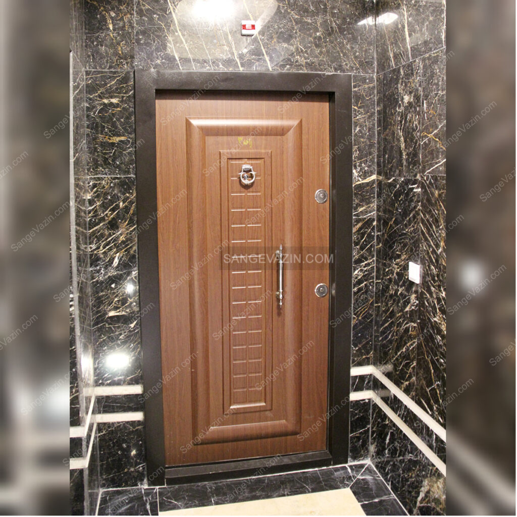 قاب سنگی در خانه
