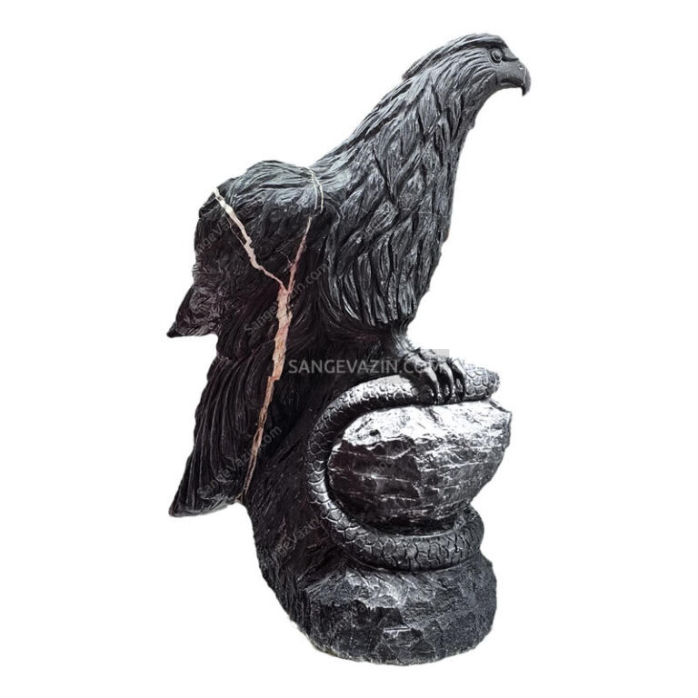 مجسمه سنگی عقاب و مار