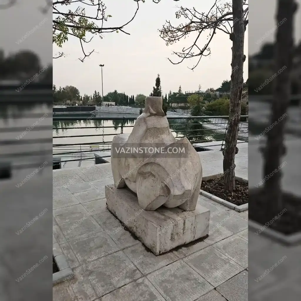 عکس مجسمه مدرن سنگی باغ کتاب