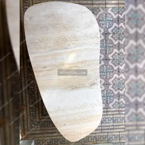 عکس بافت طبیعی سنگ تراورتن رویه میز از زاویه بالا میز جلو مبلی یاشین