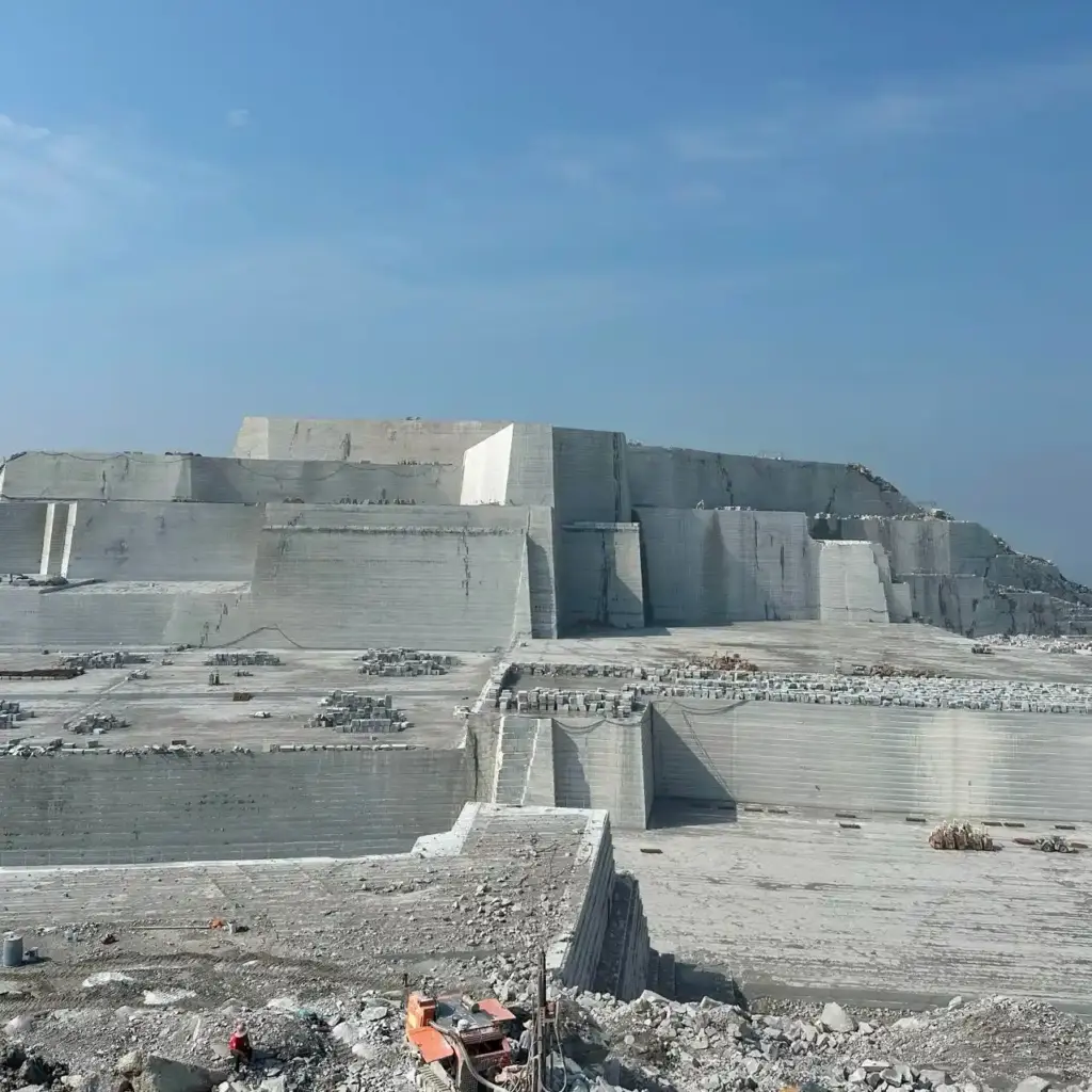 عکس معدن گرانیت بایاشان