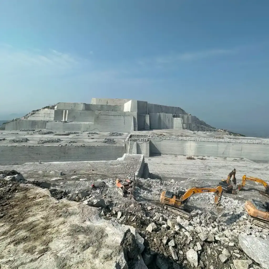 عکس معدن گرانیت بایاشان