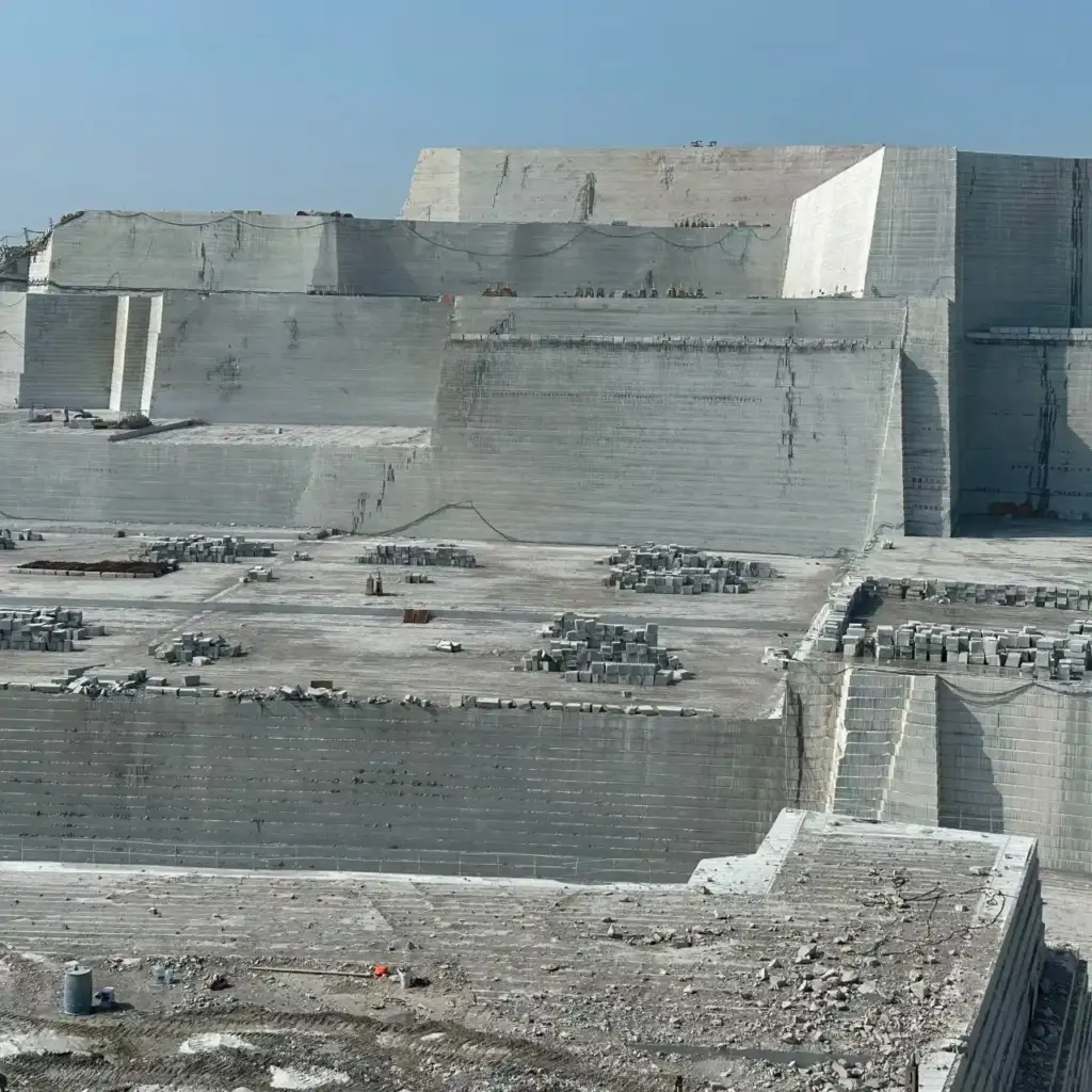 عکس معدن گرانیت بایاشان