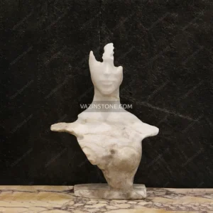 مجسمه سنگی آیسا