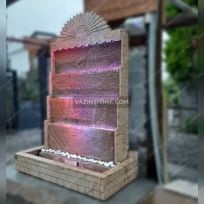 آبنما سنگی کتیبه و خورشید در کار
