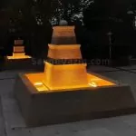 آبنما سنگی شوش در شب و نورپردازی