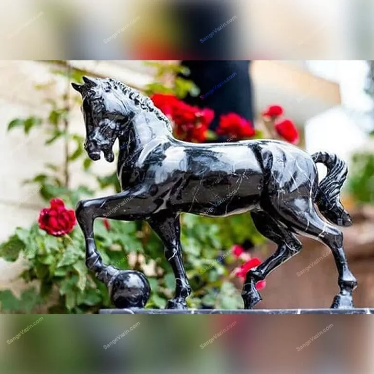 تندیس اسب سیاه