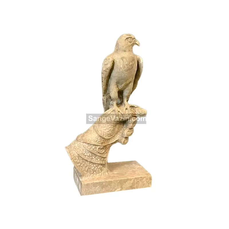 مجسمه شاهین سنگی