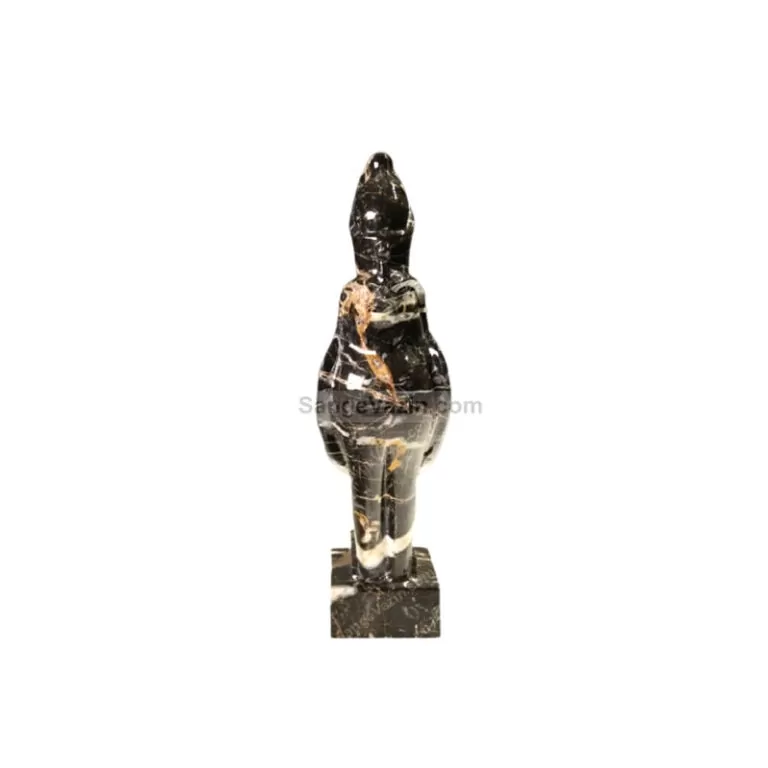 مجسمه شانه به سر سنگی
