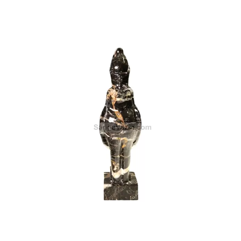 مجسمه شانه به سر سنگی