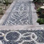 مسیر سازی با قلوه سنگ سفید و مشکی