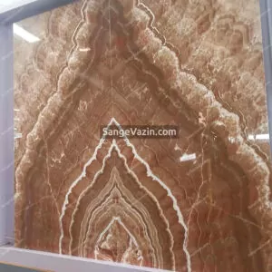 سنگ بوک مچ مرمر قهوه ای بر روی دیوار