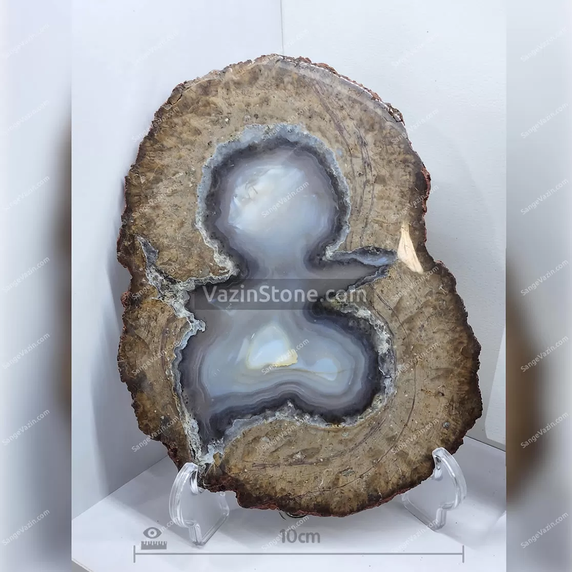 عقیق سلیمانی با رنگ سفید و طوسی