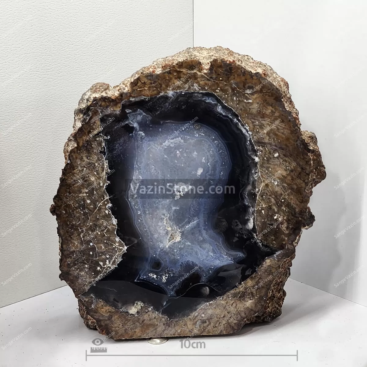 عقیق سلیمانی با رنگ سفید و طوسی