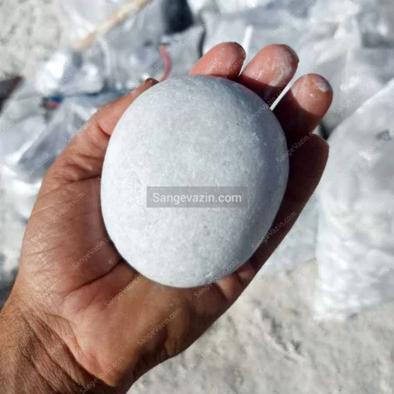 قلوه سنگ سفید نیریز