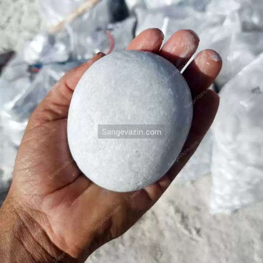 قلوه سنگ سفید نیریز
