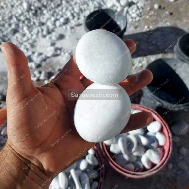 قلوه سنگ سفید نیریز