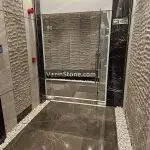 قلوه سنگ در کناره های دیوار راهرو و کریدور